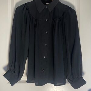 Levi’s yoked button front blouse — puff sleeves — size small — black